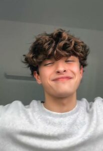 messy hair